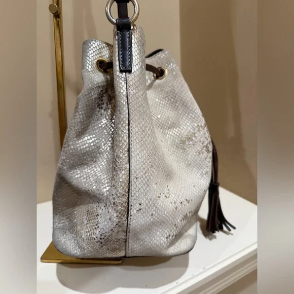 Dooney & Bourke Neutral Snake-Print Drawstring Bucket Bag *read for condition* - Picture 4 of 13